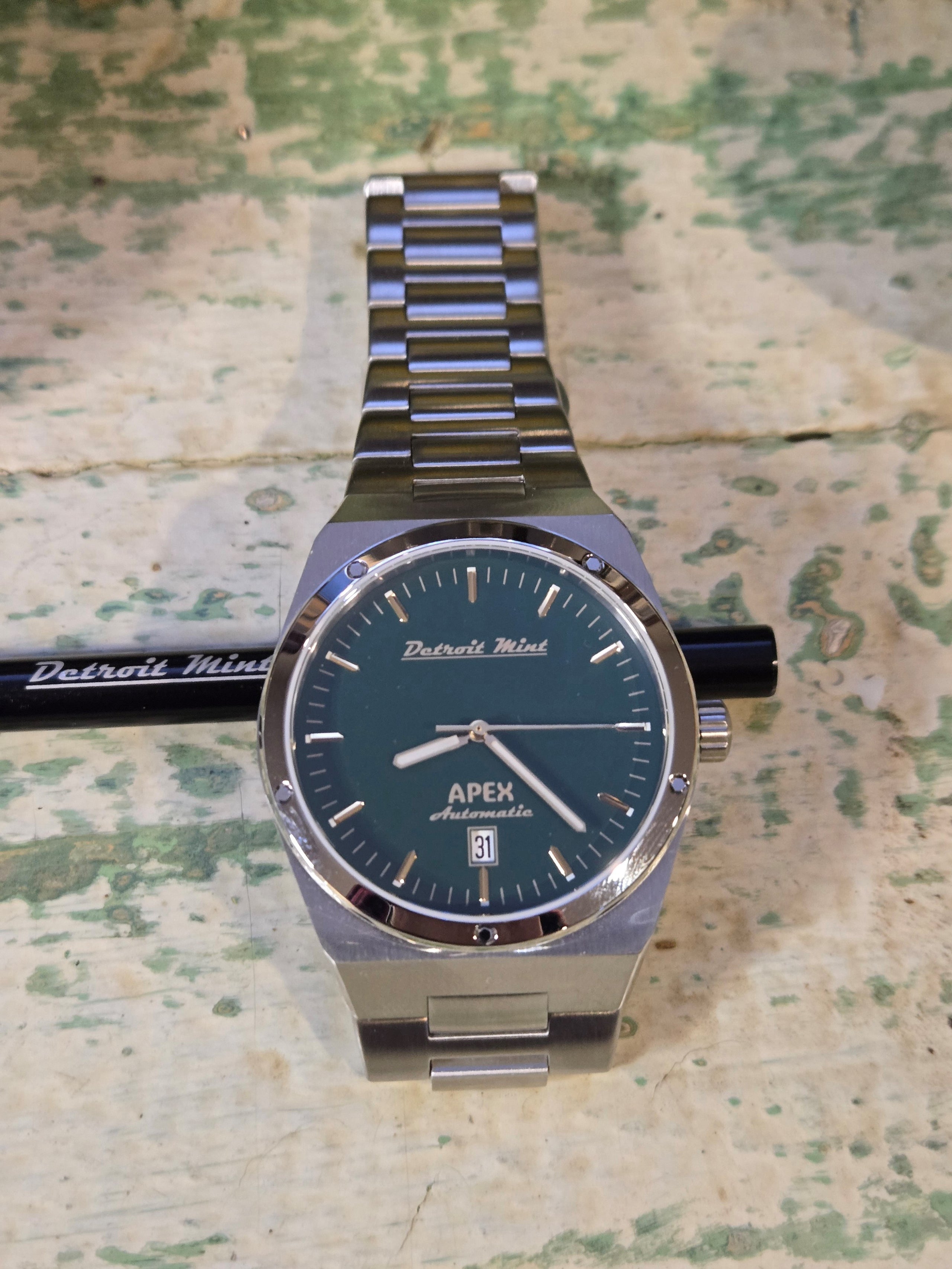 APEX Gentleman Racer